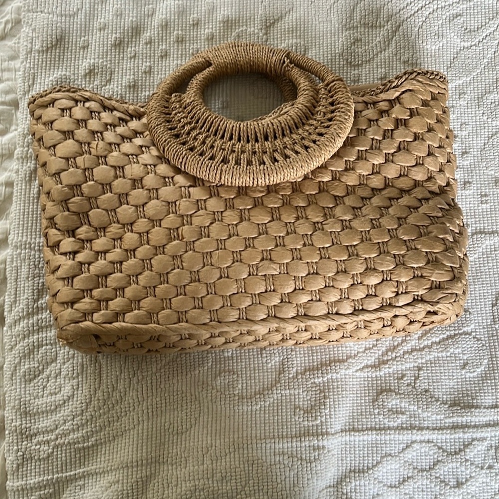 Kittenish Woven Staw Tote